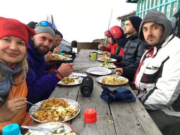 Группа у горного храма — Кайлаш 2019