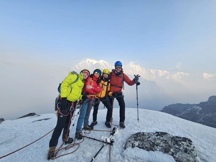 Четверо на снежной вершине — Mardi Himal 2024